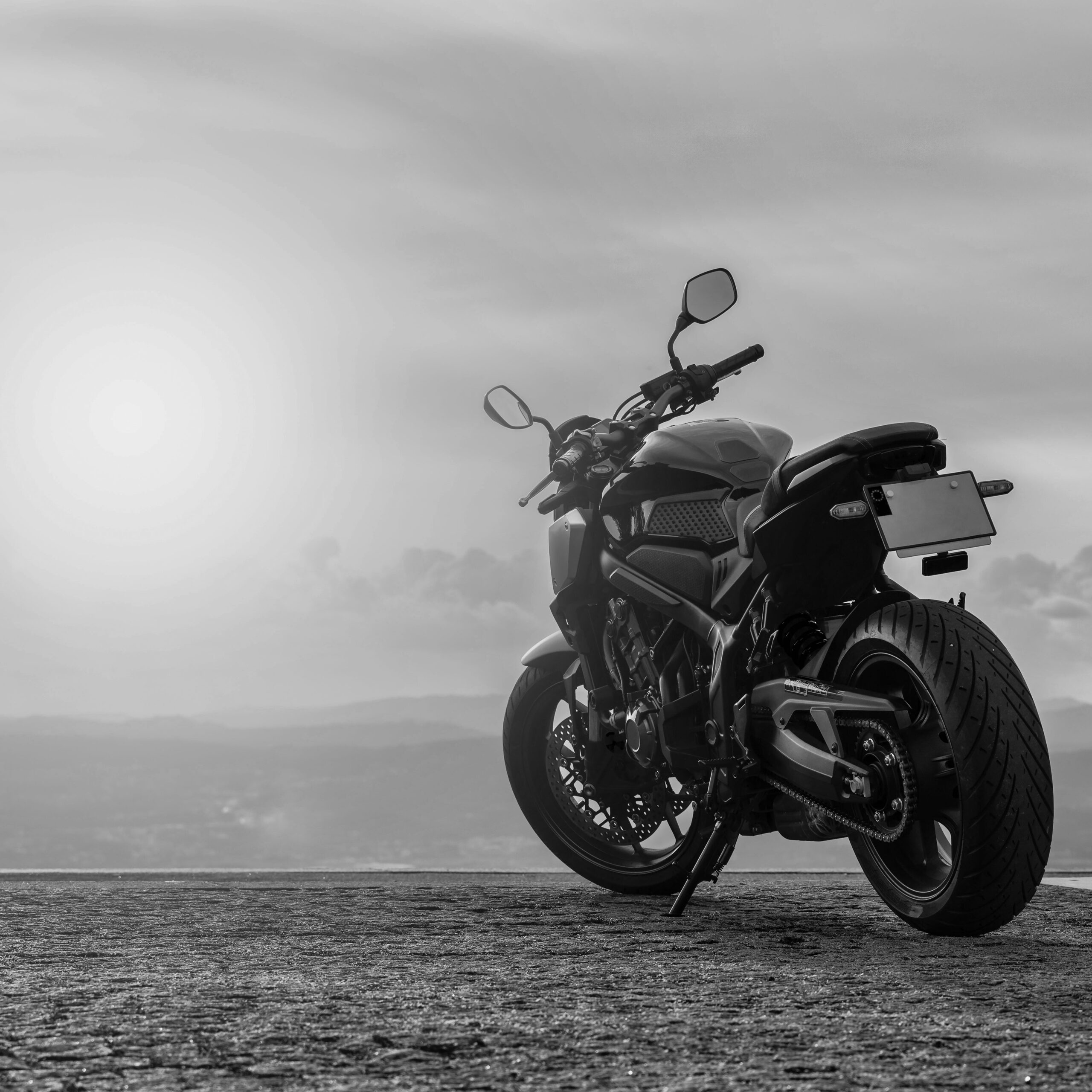 moto-devant-le-coucher-de-soleilxdxa